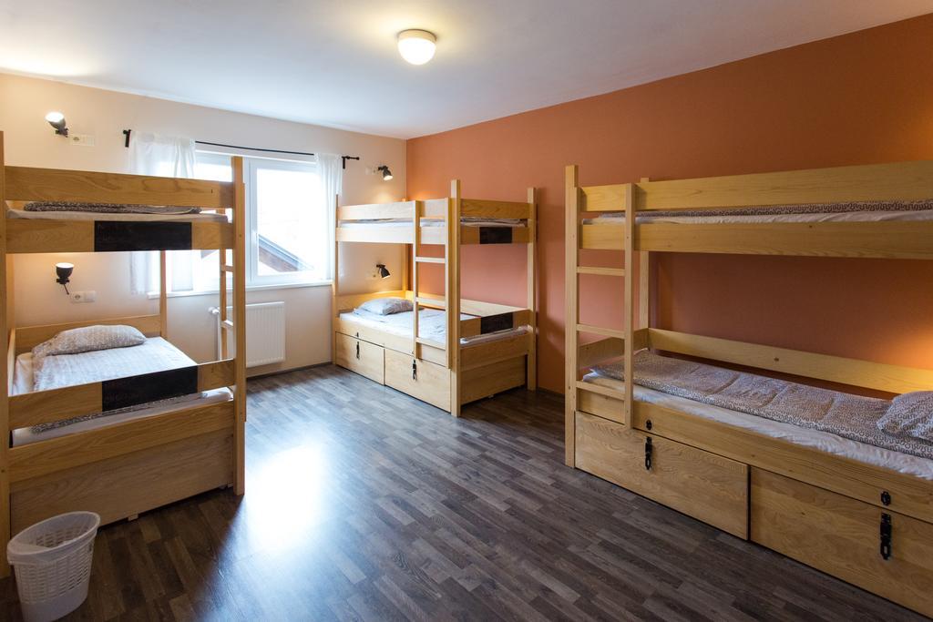 Falling Lakes Hostel Korenica Εξωτερικό φωτογραφία