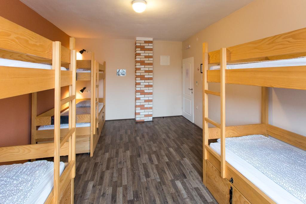Falling Lakes Hostel Korenica Εξωτερικό φωτογραφία