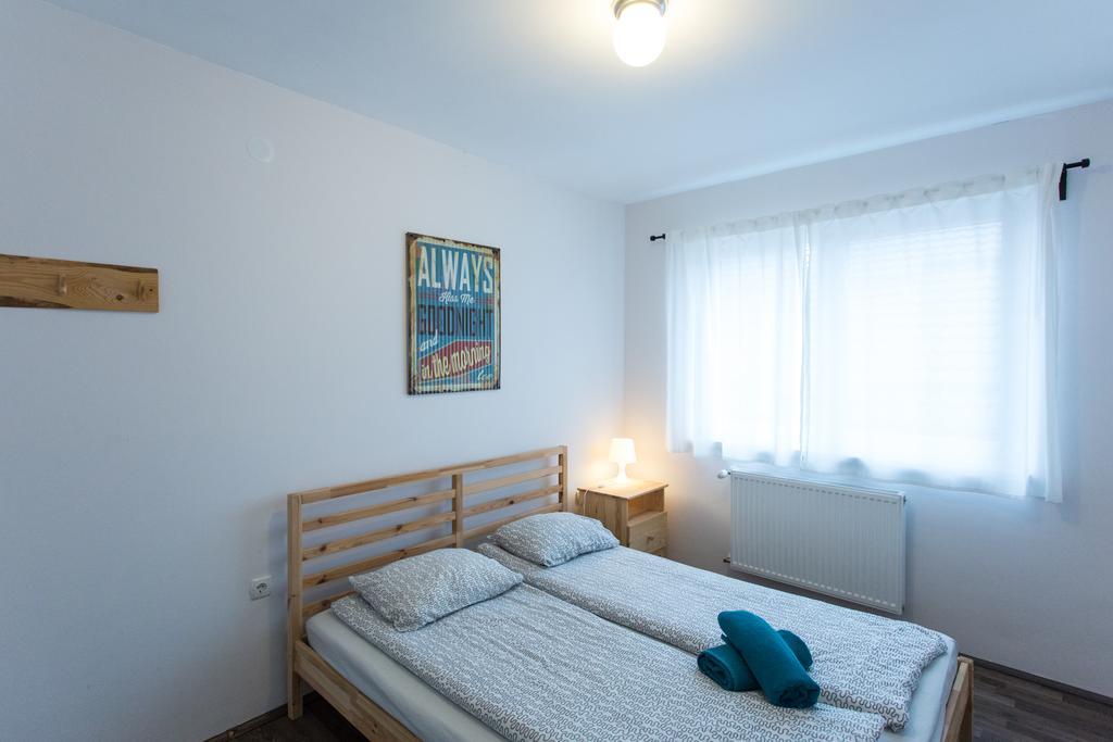 Falling Lakes Hostel Korenica Εξωτερικό φωτογραφία