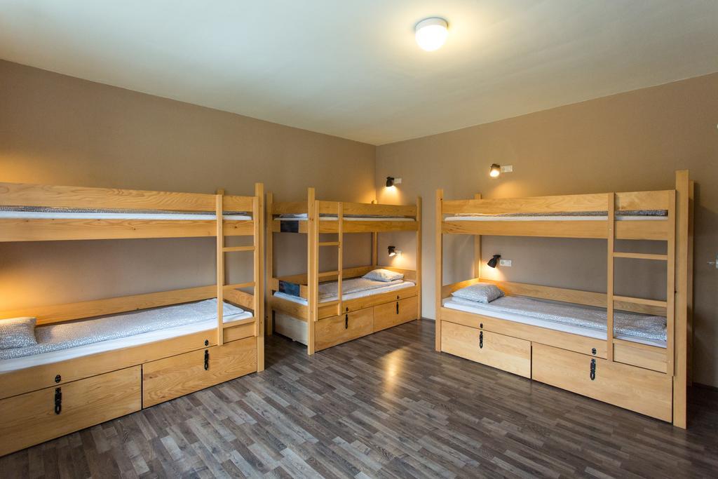Falling Lakes Hostel Korenica Εξωτερικό φωτογραφία