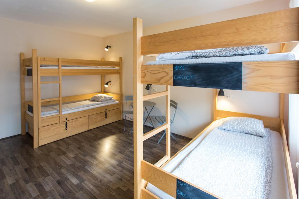 Falling Lakes Hostel Korenica Εξωτερικό φωτογραφία