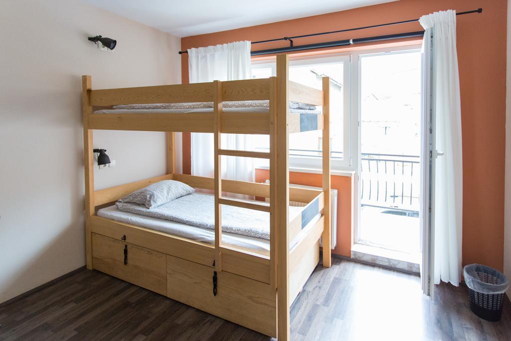 Falling Lakes Hostel Korenica Εξωτερικό φωτογραφία