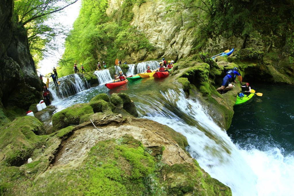 Falling Lakes Hostel Korenica Εξωτερικό φωτογραφία