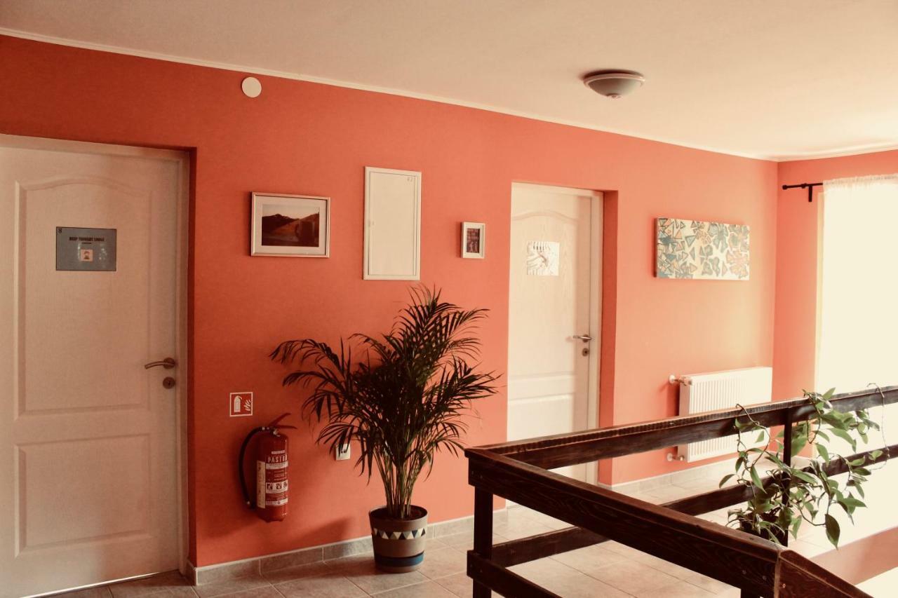 Falling Lakes Hostel Korenica Εξωτερικό φωτογραφία