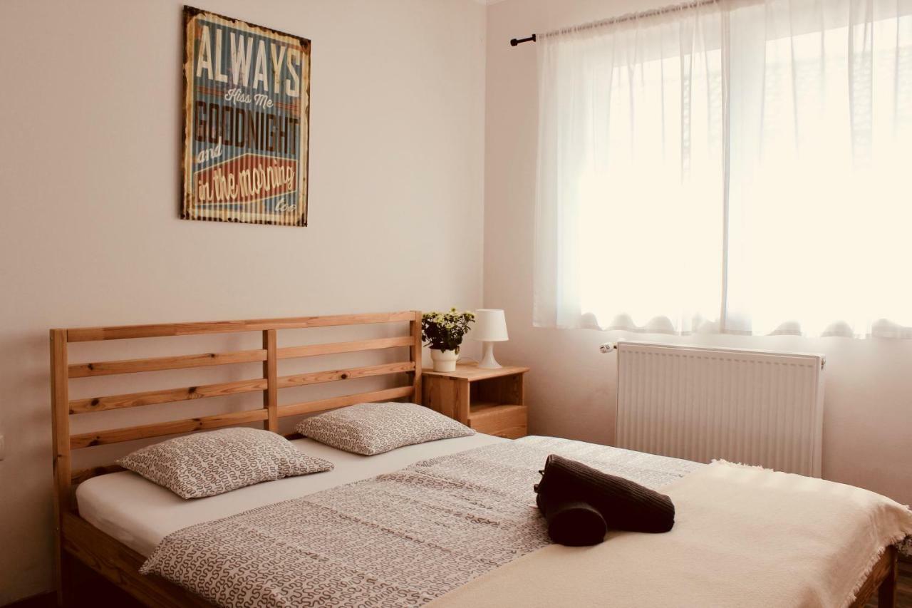 Falling Lakes Hostel Korenica Εξωτερικό φωτογραφία
