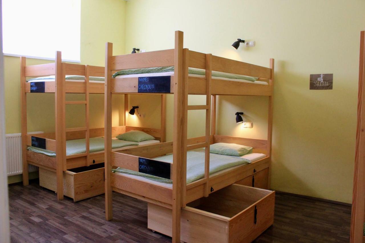 Falling Lakes Hostel Korenica Εξωτερικό φωτογραφία